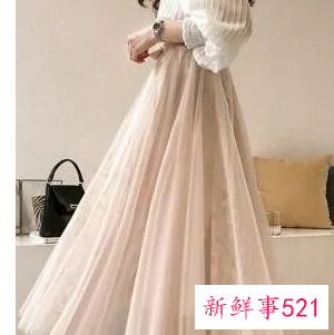杏色大衣里面搭配什么颜色