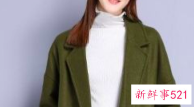 绿色大衣里面搭配什么好看