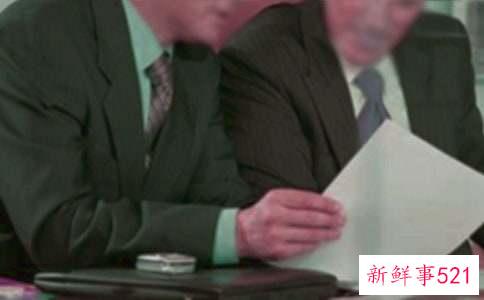 在职场中学会装傻