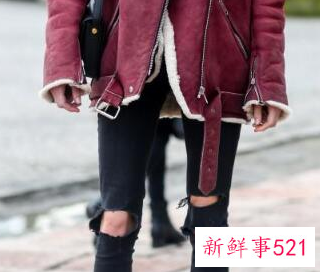破洞牛仔裤怎么搭配上衣