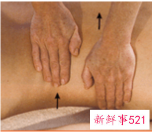 后背按摩手法图片