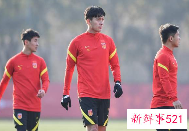 国足隔离结束，李霄鹏和部分国脚留在上海