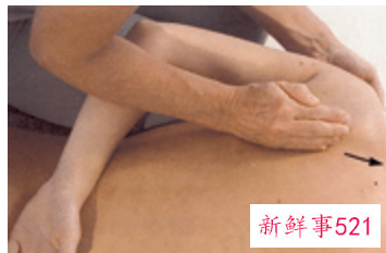 后背按摩手法图片
