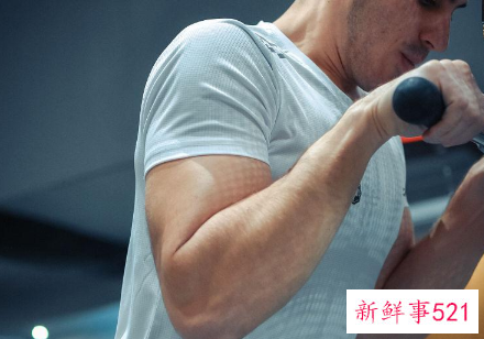 锻炼结实的肩膀更男人