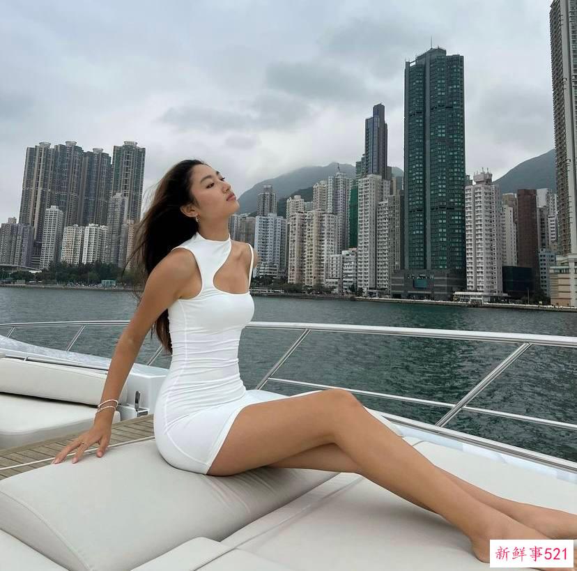 任达华女儿任晴佳拍大片，穿黑丝秀大长腿，皮肤白皙模样变化大