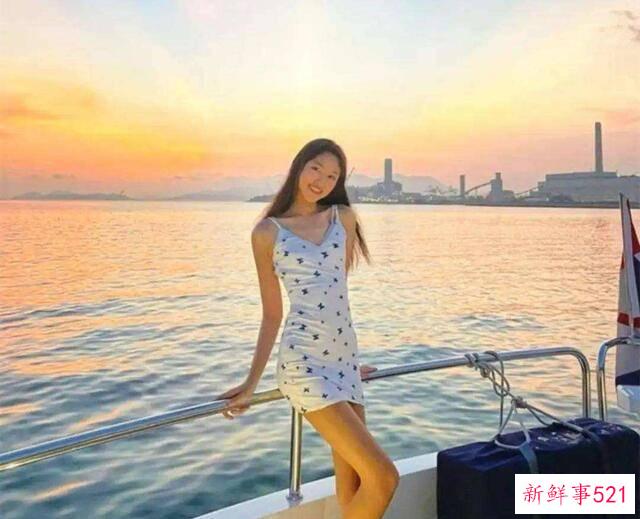 任达华女儿任晴佳拍大片，穿黑丝秀大长腿，皮肤白皙模样变化大