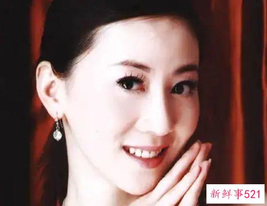 “人体模特”汤加丽
