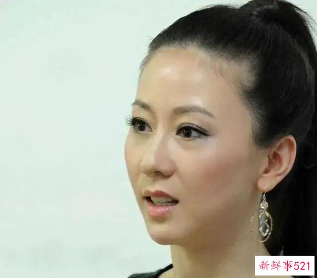 “人体模特”汤加丽