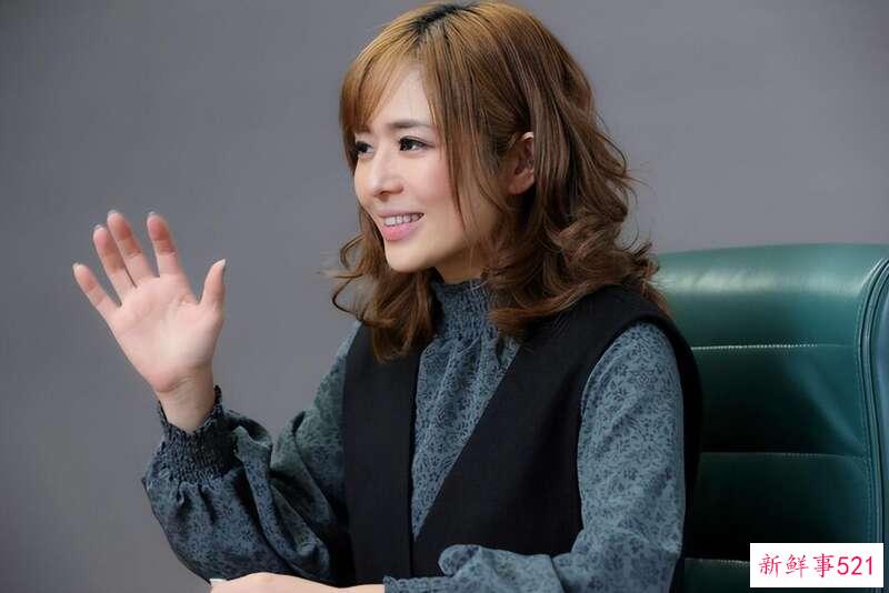 苍井空新年晒照:穿兔子服童颜好甜,赞丈夫体力好