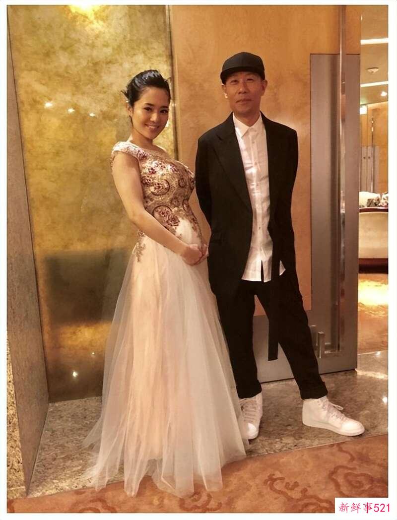 苍井空新年晒照:穿兔子服童颜好甜,赞丈夫体力好