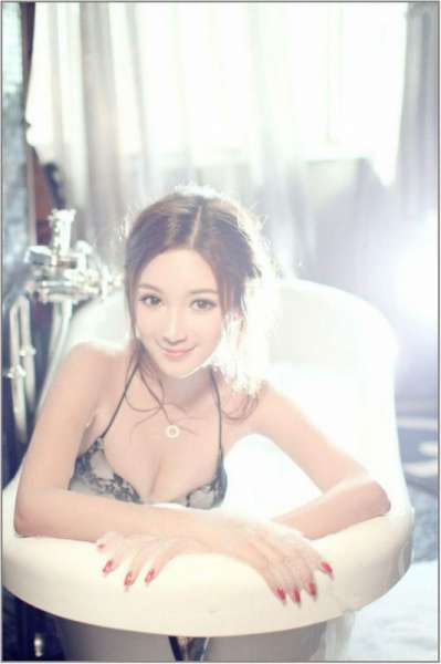 【2023年最新更新】在学校仓库里硬是上了导护妈妈的肉穴