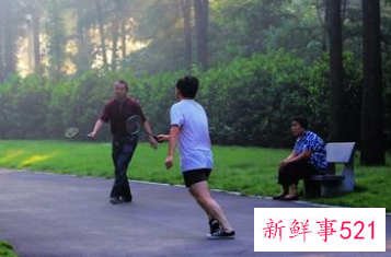 一大早就做晨间运动