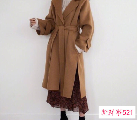 奔四的女人烫什么发型