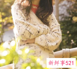 橘色毛衣搭配什么颜色打底衫