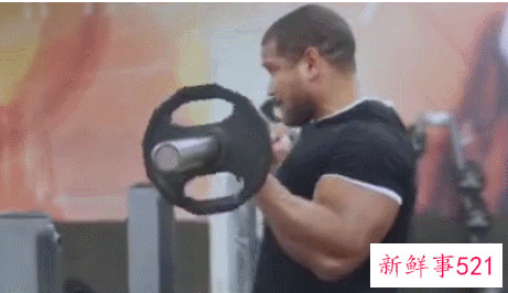 健身房练手臂肌肉的动作