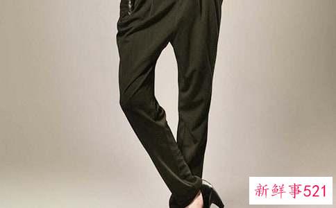 宝蓝色裤子怎么搭配衣服好看
