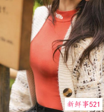 橘色毛衣搭配什么颜色打底衫
