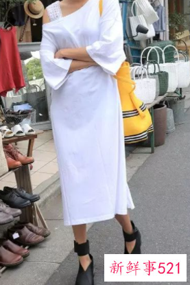 女生穿白裙子搭配