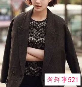 女式蕾丝打底衫搭配