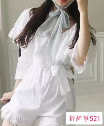 女生穿白裙子搭配