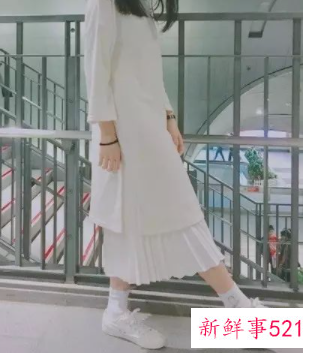 女生穿白裙子搭配