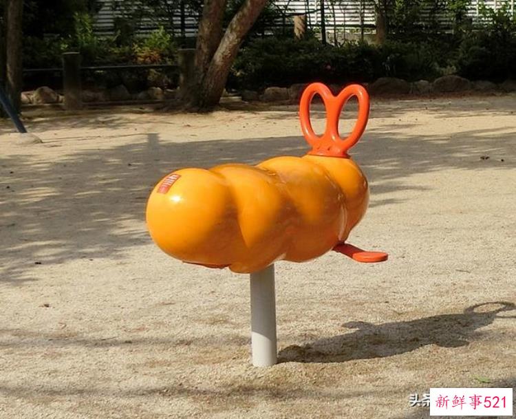 水上乐园恐怖滑滑梯，最刺激的恐龙滑梯你们玩过吗