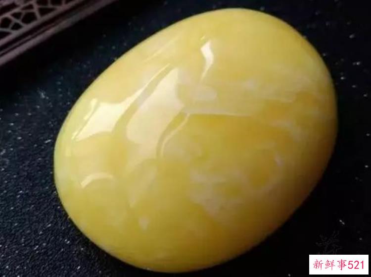 和白蜜蜡长得那么像的东西到底是什么，白蜜蜡手镯