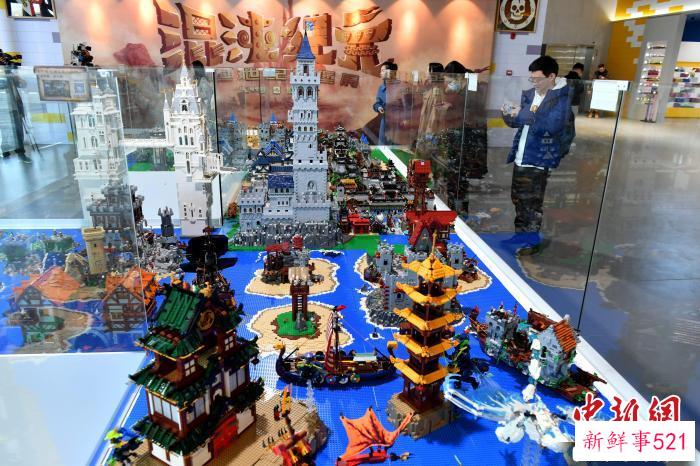 混沌纪元？中古世纪城堡展等艺术展登场。　吕明 摄
