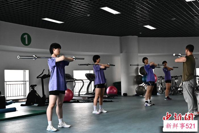 图为全国青少年女排在天津进行集训。　天津体育学院供图