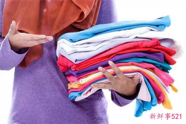 如何消除衣服上的白色硬蛋 如何预防？