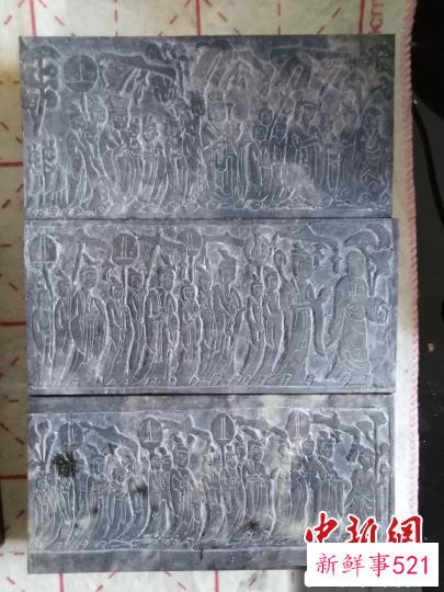 图为辛明芳篆刻的《帝后礼佛图》。　王宇 摄