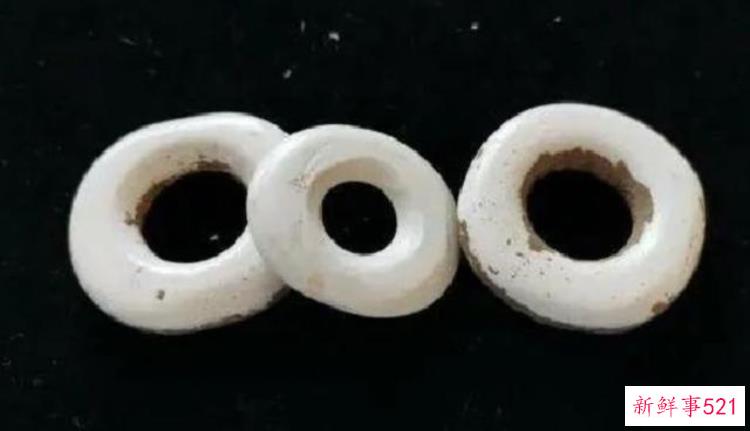 牛河梁遗址文物，历史考古探索发现