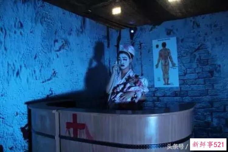 女子欢乐谷鬼屋游玩被鬼吓到磕破额头缝了三针谁该赔