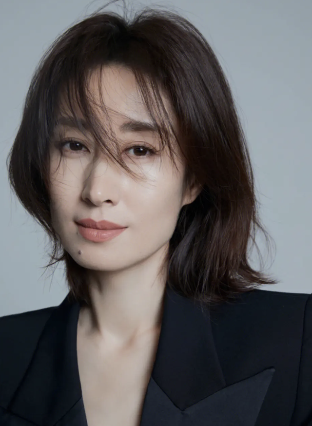 明明是女人，但却自称是“男人”，承认自己的性别有那么难吗？