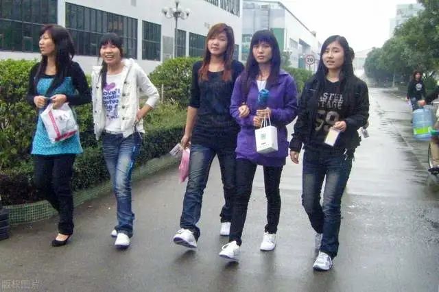 东莞往事：万人电子厂，胆大心细脸皮厚，一周抱得美人归