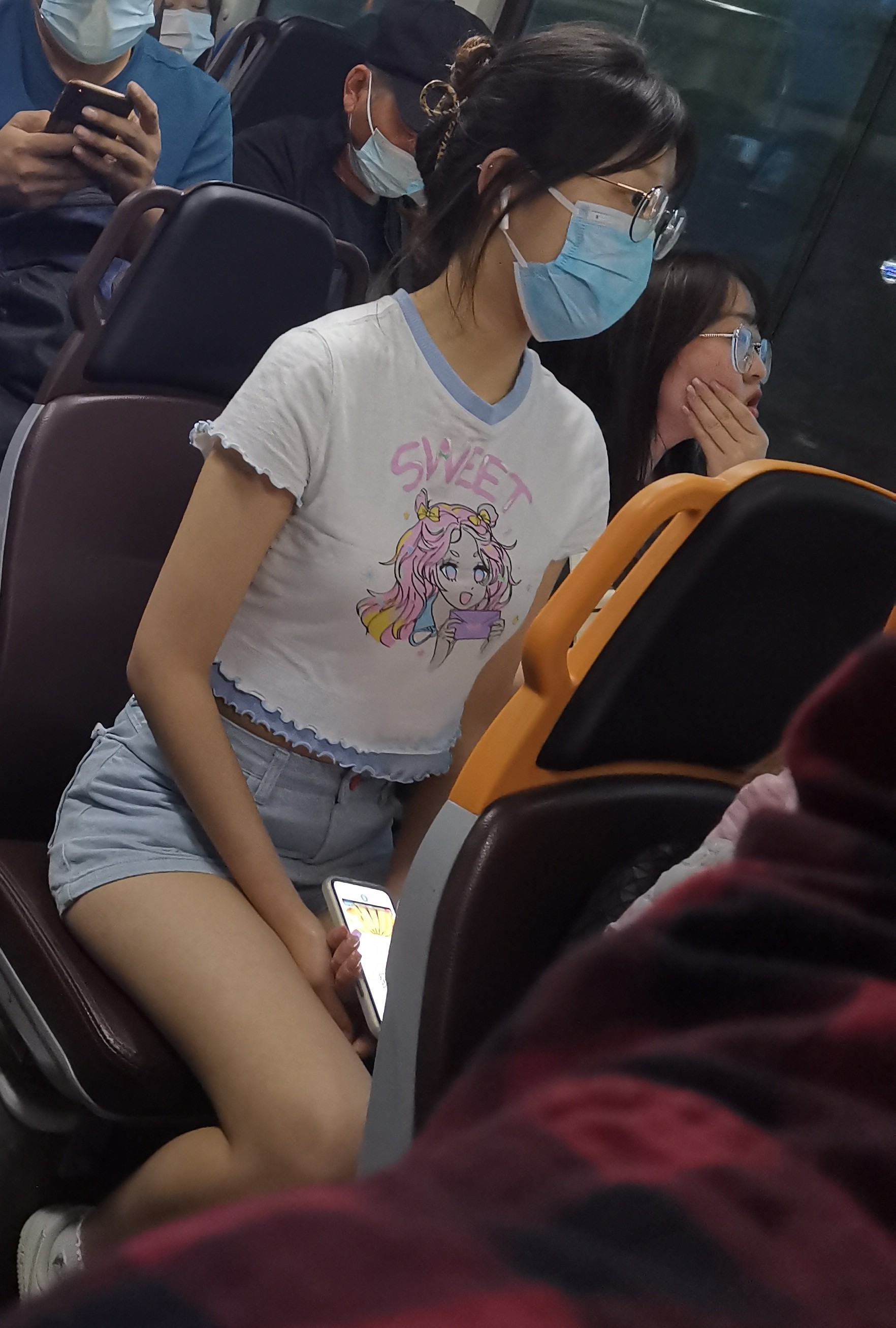 分享一下最近偷拍的腿 非猥琐角度 正常视角