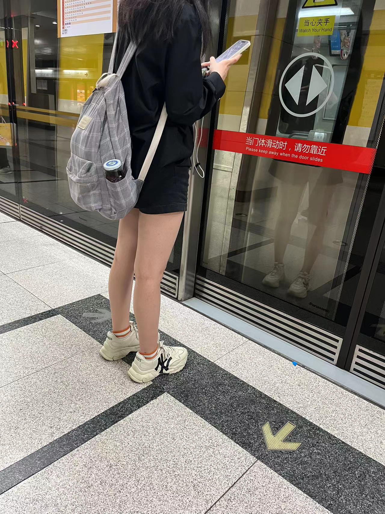 分享一下最近偷拍的腿 非猥琐角度 正常视角