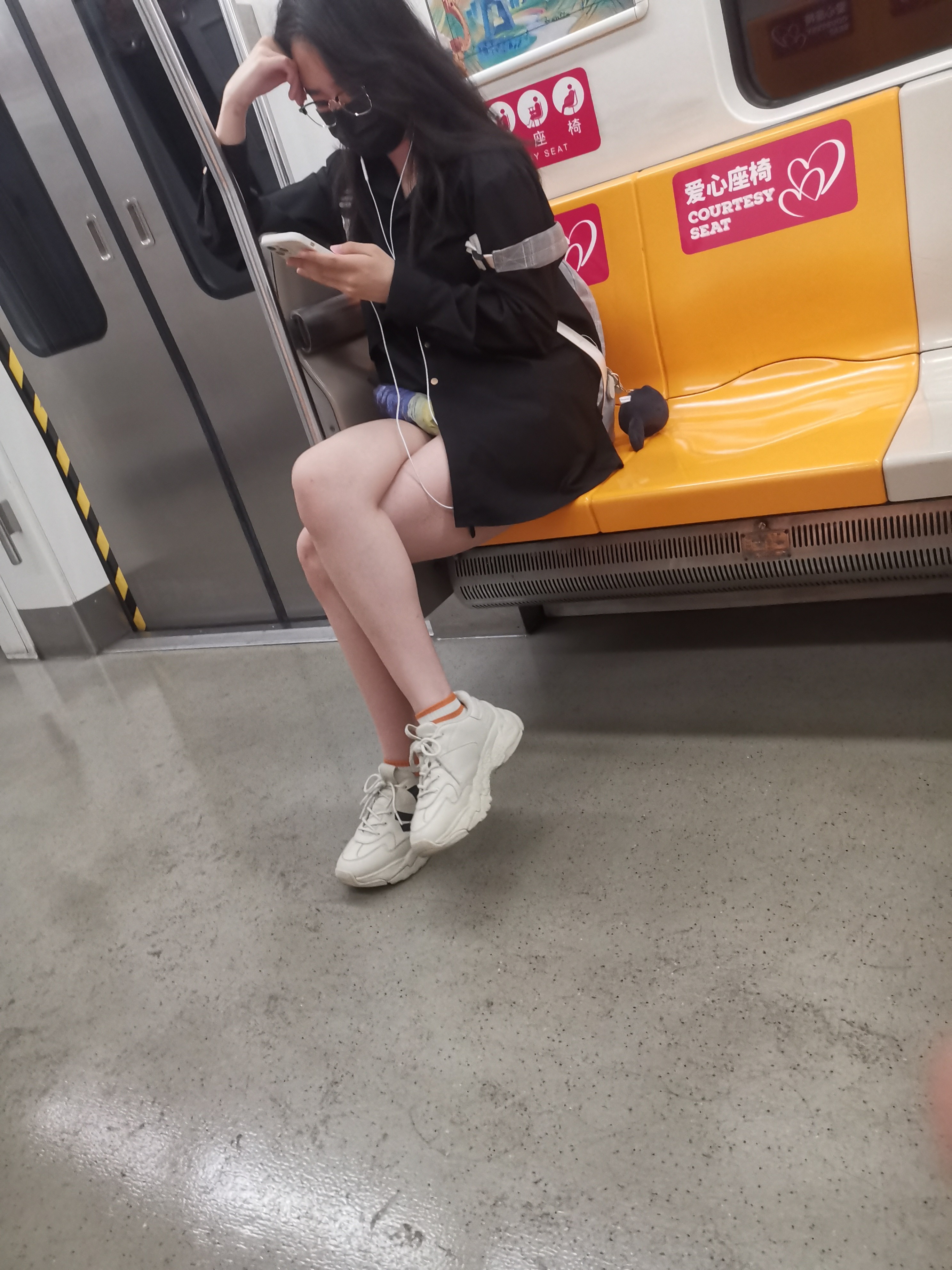 分享一下最近偷拍的腿 非猥琐角度 正常视角