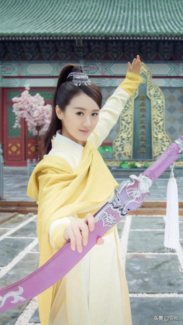 盘点穿黄衣的美女，谁最娇俏动人