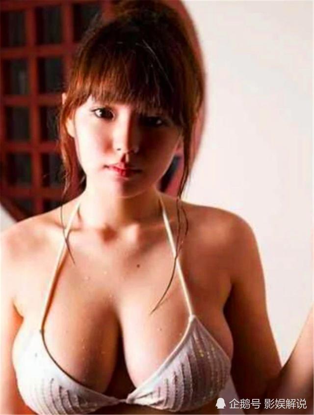 日本女星筱崎爱时尚写真，比基尼大秀好身材，凹凸有致