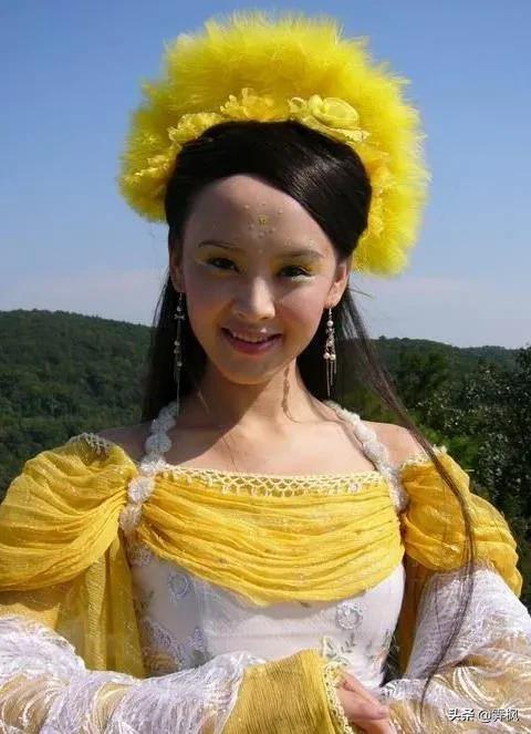 盘点穿黄衣的美女，谁最娇俏动人