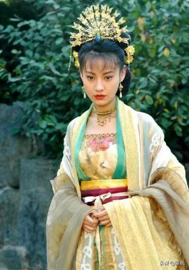 盘点穿黄衣的美女，谁最娇俏动人
