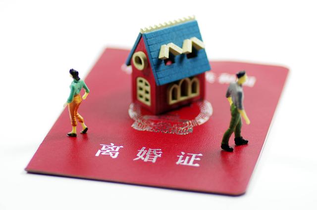著名舞蹈演员汤加丽，为艺术献身拍大尺度照片，导演丈夫果断离婚