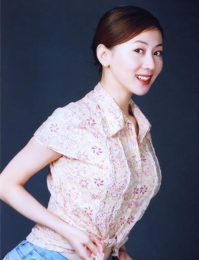 著名舞蹈演员汤加丽，为艺术献身拍大尺度照片，导演丈夫果断离婚