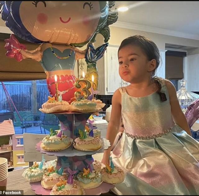 美国6岁女孩被爸爸的现任女友残忍杀害，装在桶里抛尸生母家门口
