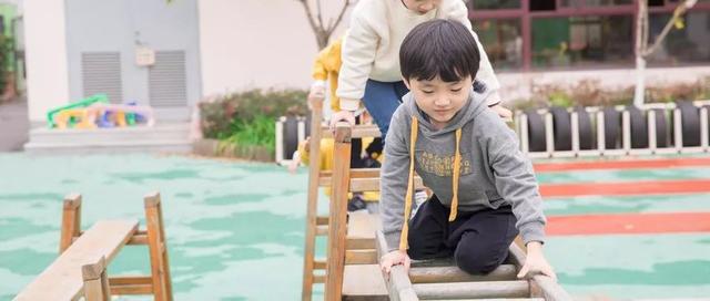 初一男孩靠撒谎卖惨博取同情，背后的原因竟和妈妈有关