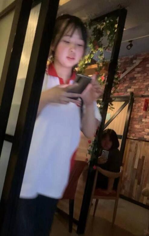 分享几张女生宿舍偷拍照片，凑合着看吧
