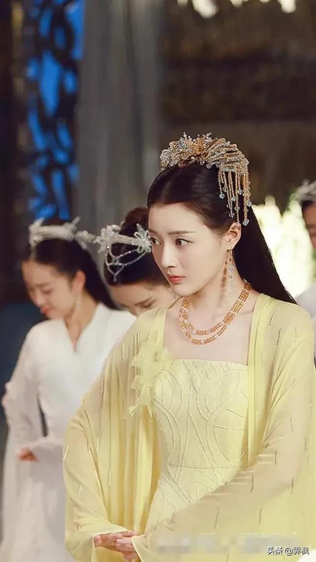 盘点穿黄衣的美女，谁最娇俏动人