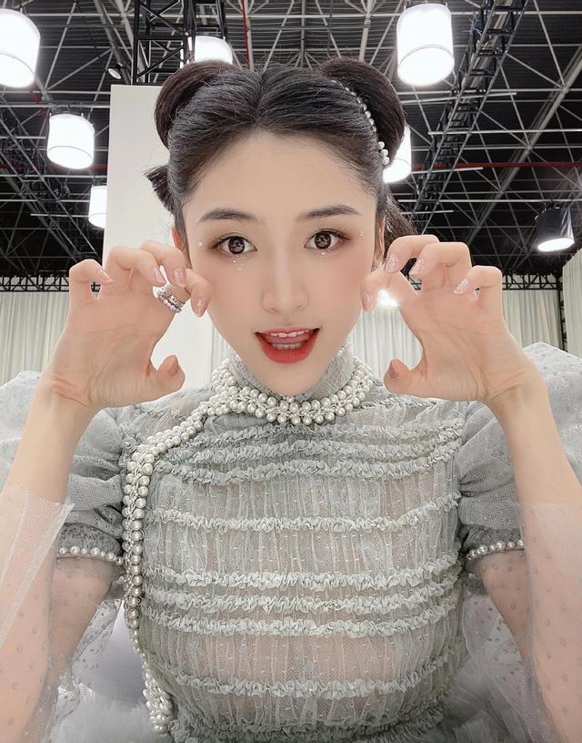 四川美女康可人