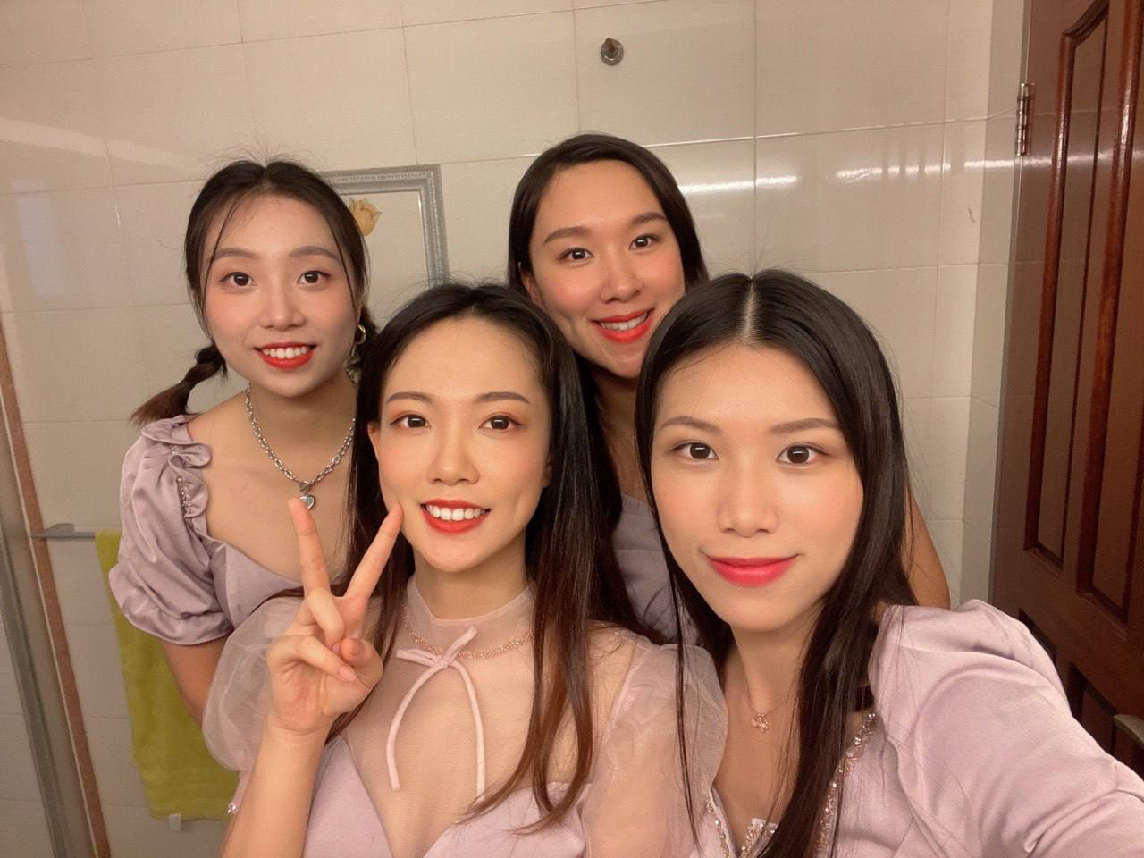暑假重磅福利❤️某三甲医院极品反差婊护士吴新园遭绿帽老公泄密流出最爱吃大屌医院取精JK制服啪啪内射